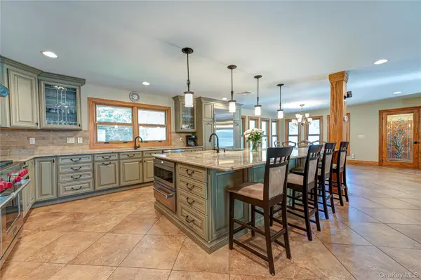 130 N Country RD, Shoreham, NY 11786