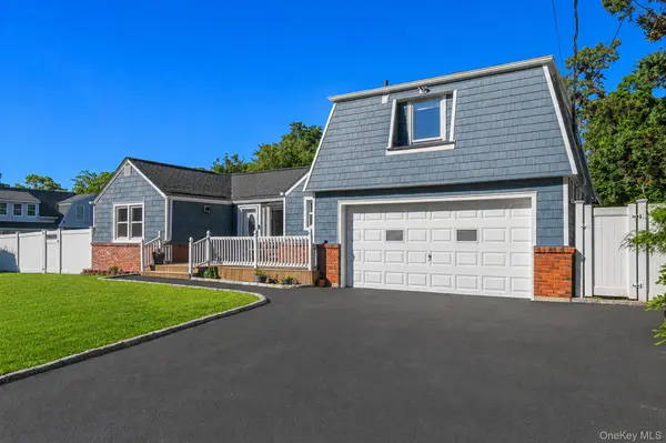 33 Lillian RD, Nesconset, NY 11767