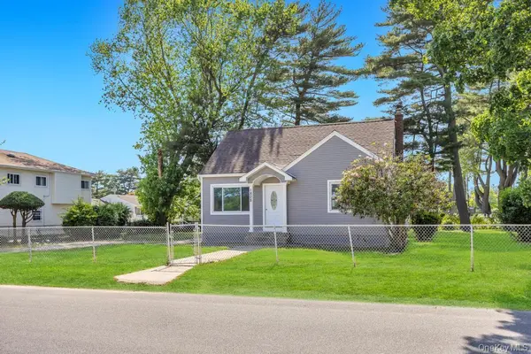 1828 Stein DR, Bay Shore, NY 11706