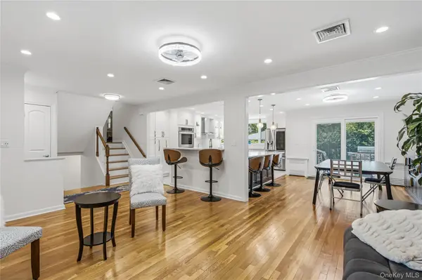 186 N Stratford, Roslyn Heights, NY 11577