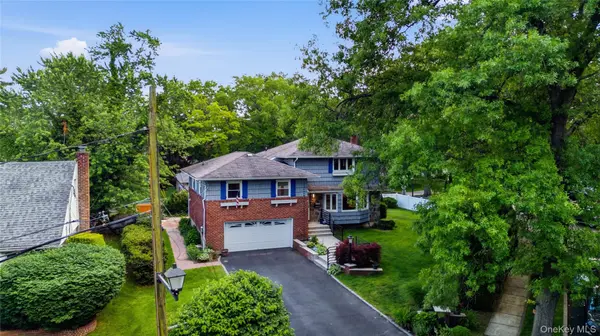 186 N Stratford, Roslyn Heights, NY 11577