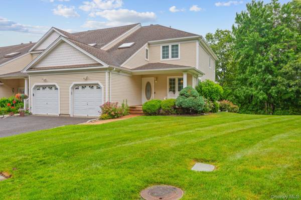 16 Lindbergh CIR, Huntington, NY 11743