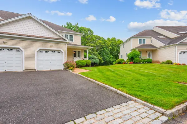 16 Lindbergh CIR, Huntington, NY 11743