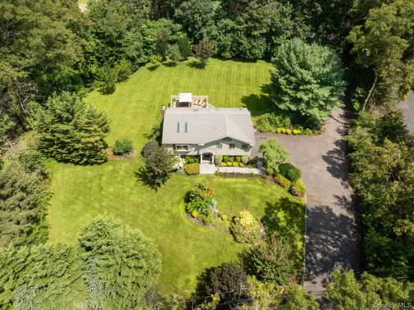 25 Brewster AVE, Northport, NY 11768