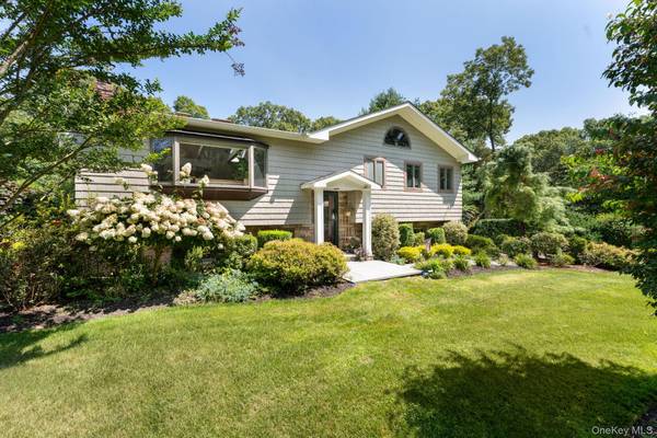 25 Brewster AVE, Northport, NY 11768