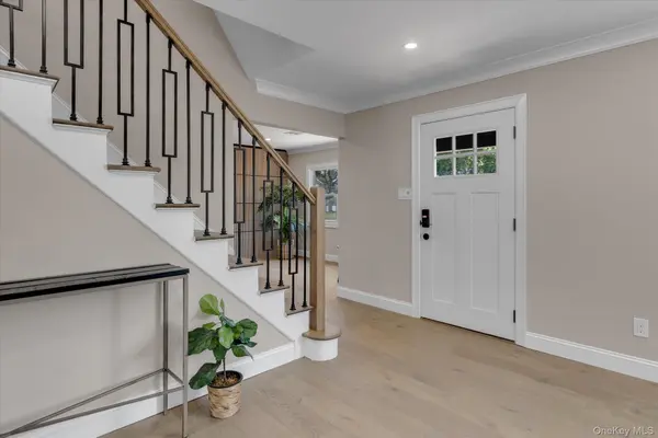 26 Malvern LN, Stony Brook, NY 11790