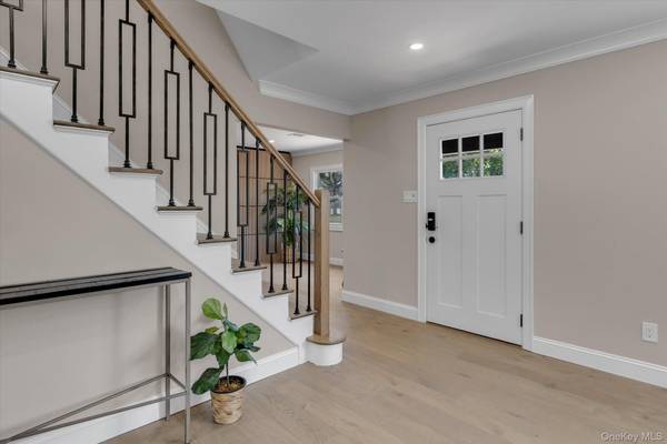 26 Malvern LN, Stony Brook, NY 11790
