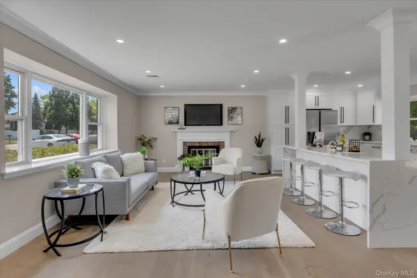 26 Malvern LN, Stony Brook, NY 11790