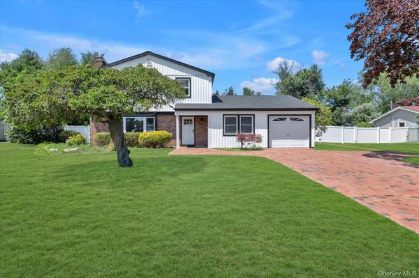 26 Malvern LN, Stony Brook, NY 11790