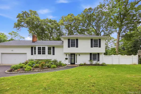 57 Brooksite DR, Smithtown, NY 11787
