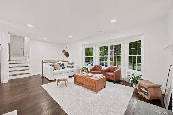 57 Brooksite DR, Smithtown, NY 11787