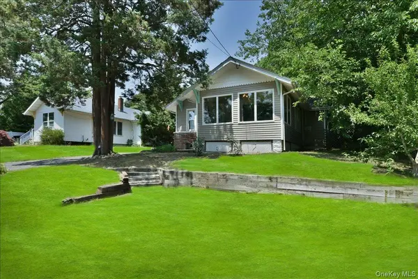 3 School ST, Ronkonkoma, NY 11779
