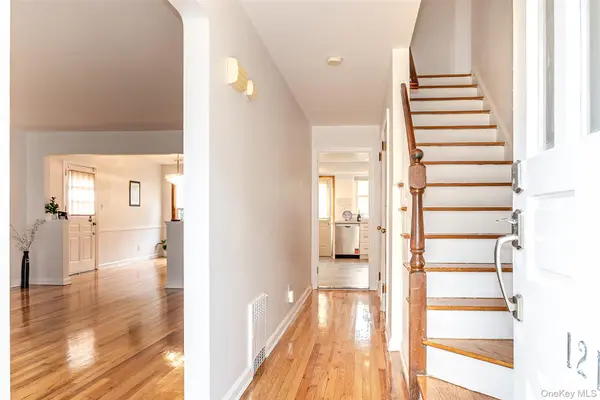 121 Manhasset AVE, Manhasset, NY 11030