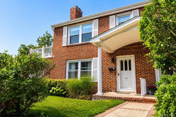 121 Manhasset AVE, Manhasset, NY 11030