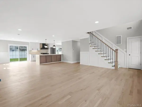 60 Westwood RD, Massapequa Park, NY 11762