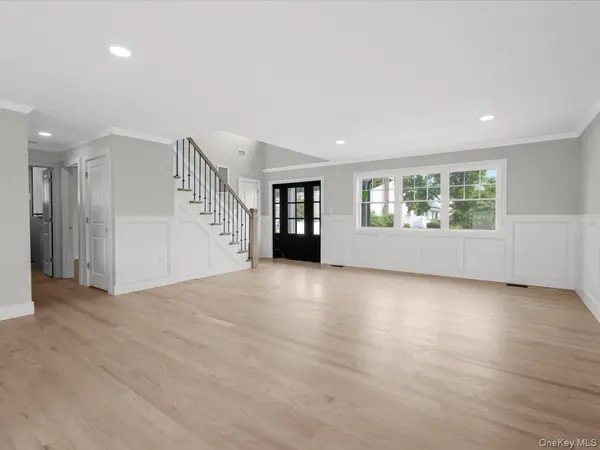 60 Westwood RD, Massapequa Park, NY 11762