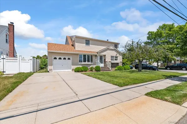29 Edward ST, Bethpage, NY 11714