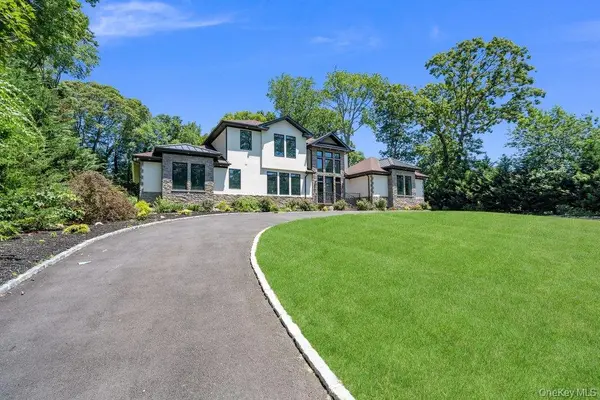 21 Arista DR, Dix Hills, NY 11746