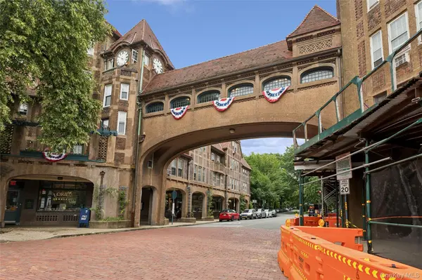 1 Station SQ #311, Forest Hills, NY 11375