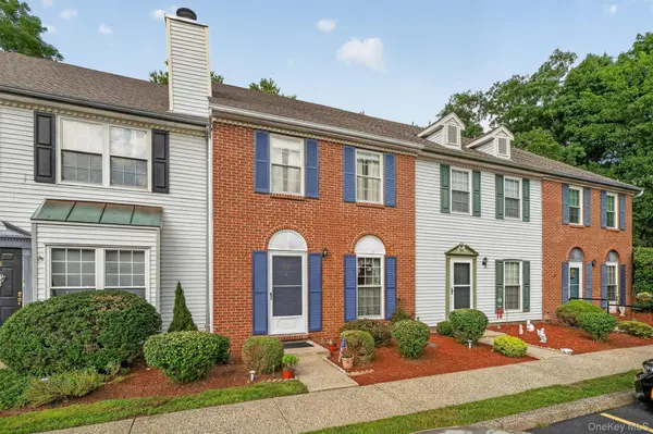 65 Yorkshire TER, Washingtonville, NY 10992