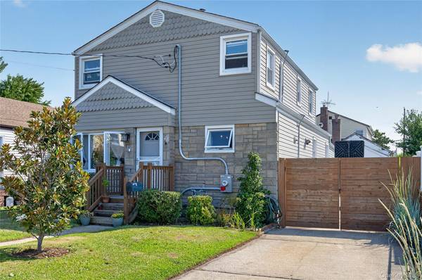 120 Bert AVE, Carle Place, NY 11590