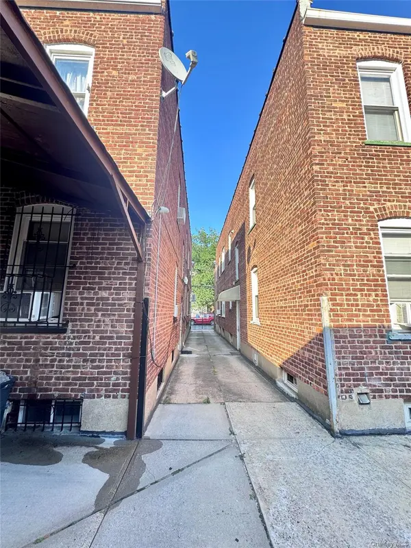 88-16 85th ST, Woodhaven, NY 11421