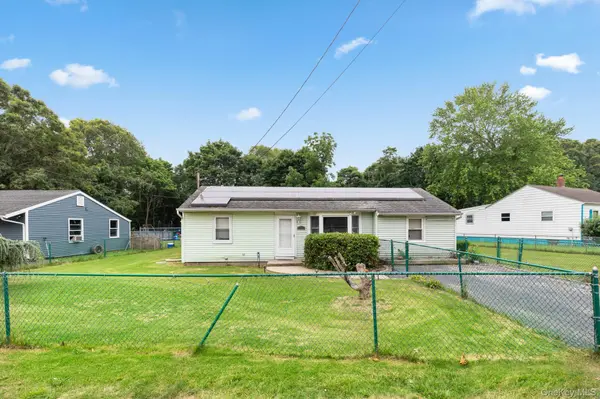 27 Philip ST, Riverhead, NY 11901