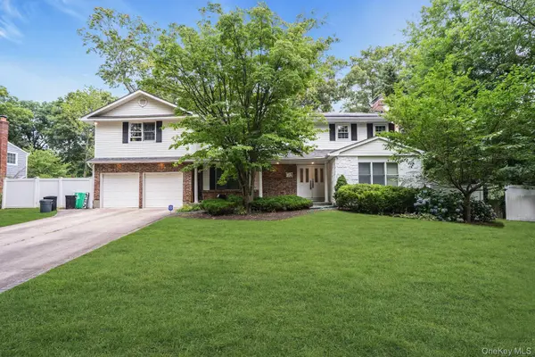 48 Colby DR, Dix Hills, NY 11746