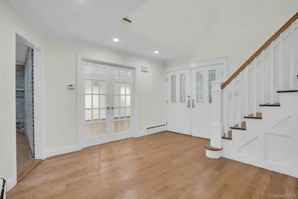 48 Colby DR, Dix Hills, NY 11746