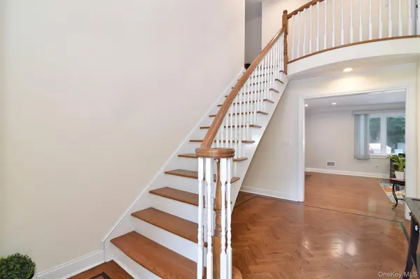 23 Barnaby LN, Hartsdale, NY 10530