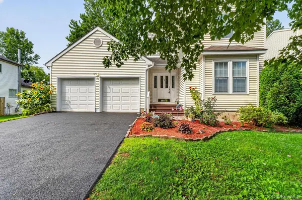 62 Meadowbrook CT, Patterson, NY 12563