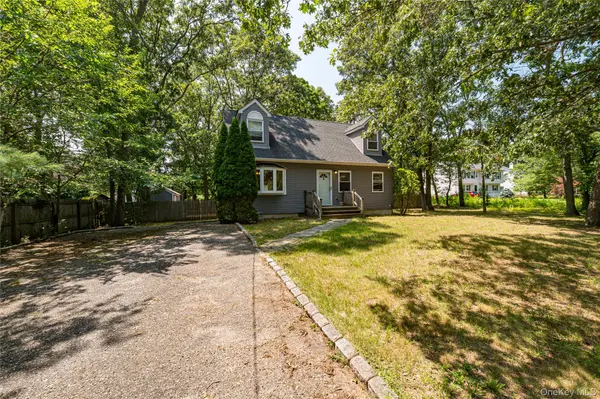 252 Oxhead RD, Centereach, NY 11720