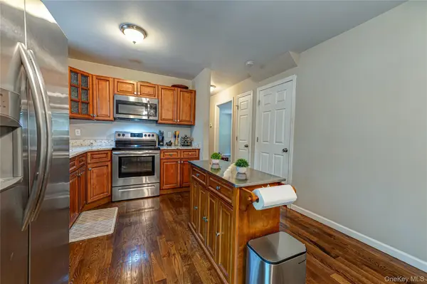 252 Oxhead RD, Centereach, NY 11720