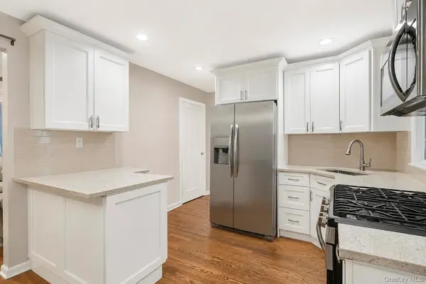 52 E Fenimore ST, Valley Stream, NY 11580