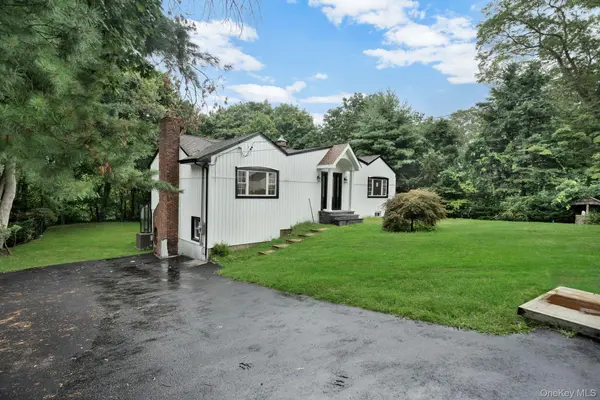7 Weinmann BLVD, Melville, NY 11747