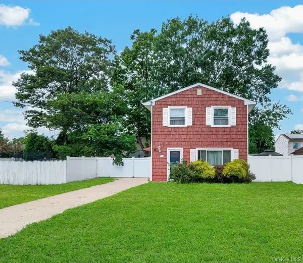 60 Lincoln AVE, Deer Park, NY 11729