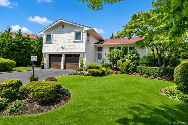 54 Sullivan DR, Jericho, NY 11753