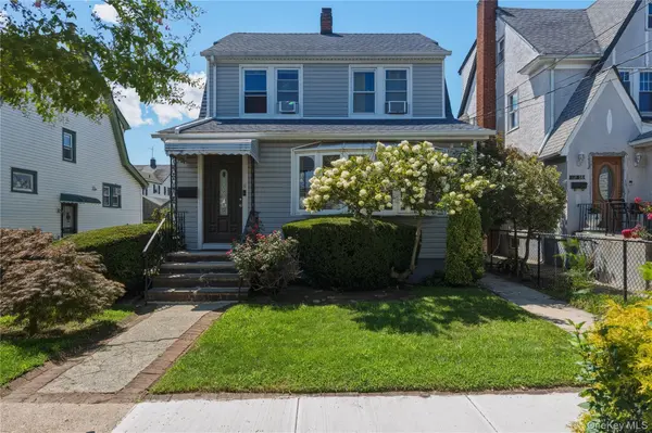 11932 195th ST, Saint Albans, NY 11412