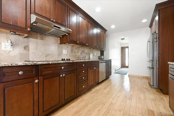 244 Neptune AVE, West Babylon, NY 11704