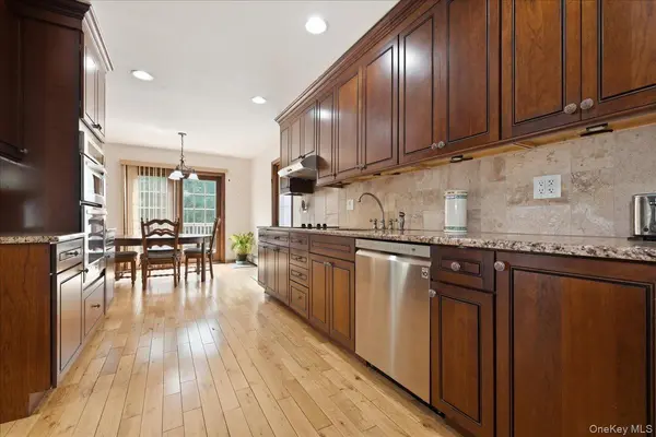244 Neptune AVE, West Babylon, NY 11704