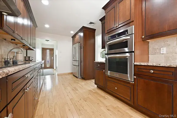 244 Neptune AVE, West Babylon, NY 11704