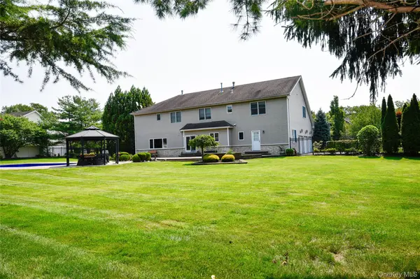5 Home CT, Huntington, NY 11743