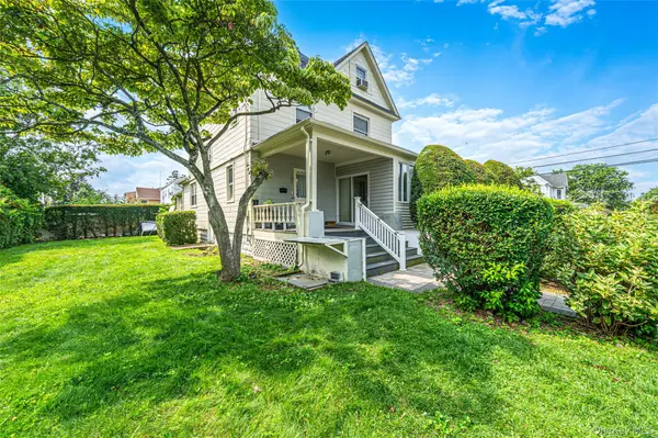 107 Whaley ST, Freeport, NY 11520
