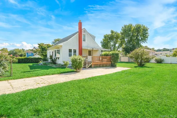 214 Root AVE, Central Islip, NY 11722