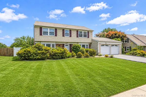 67 Lakeside AVE, Lake Grove, NY 11755