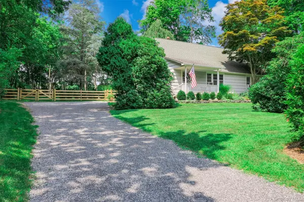 353 S Country RD, Brookhaven, NY 11719