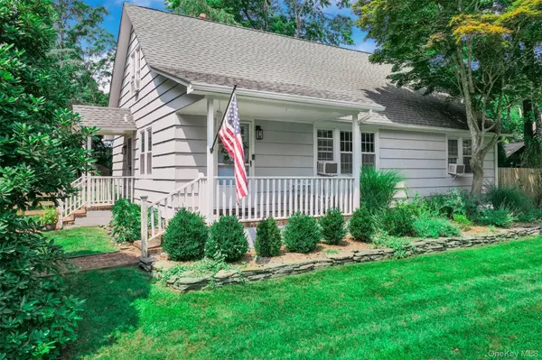 353 S Country RD, Brookhaven, NY 11719