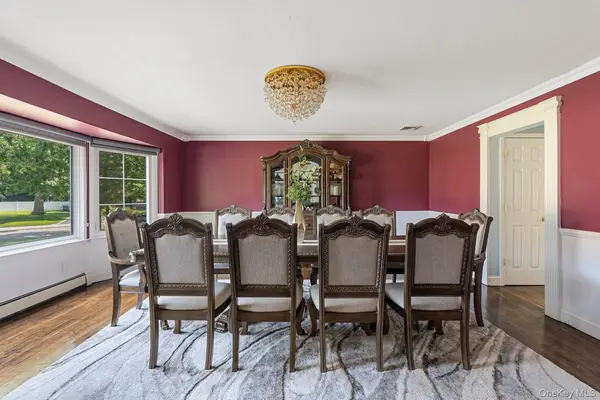 1 Whispering CT, Dix Hills, NY 11746