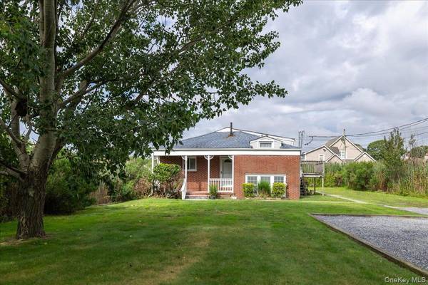 46 Riverdale AVE, Massapequa, NY 11758
