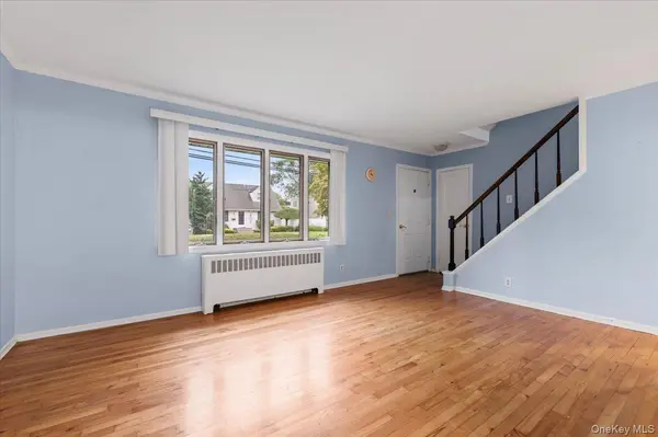 14 Po LN, Hicksville, NY 11801